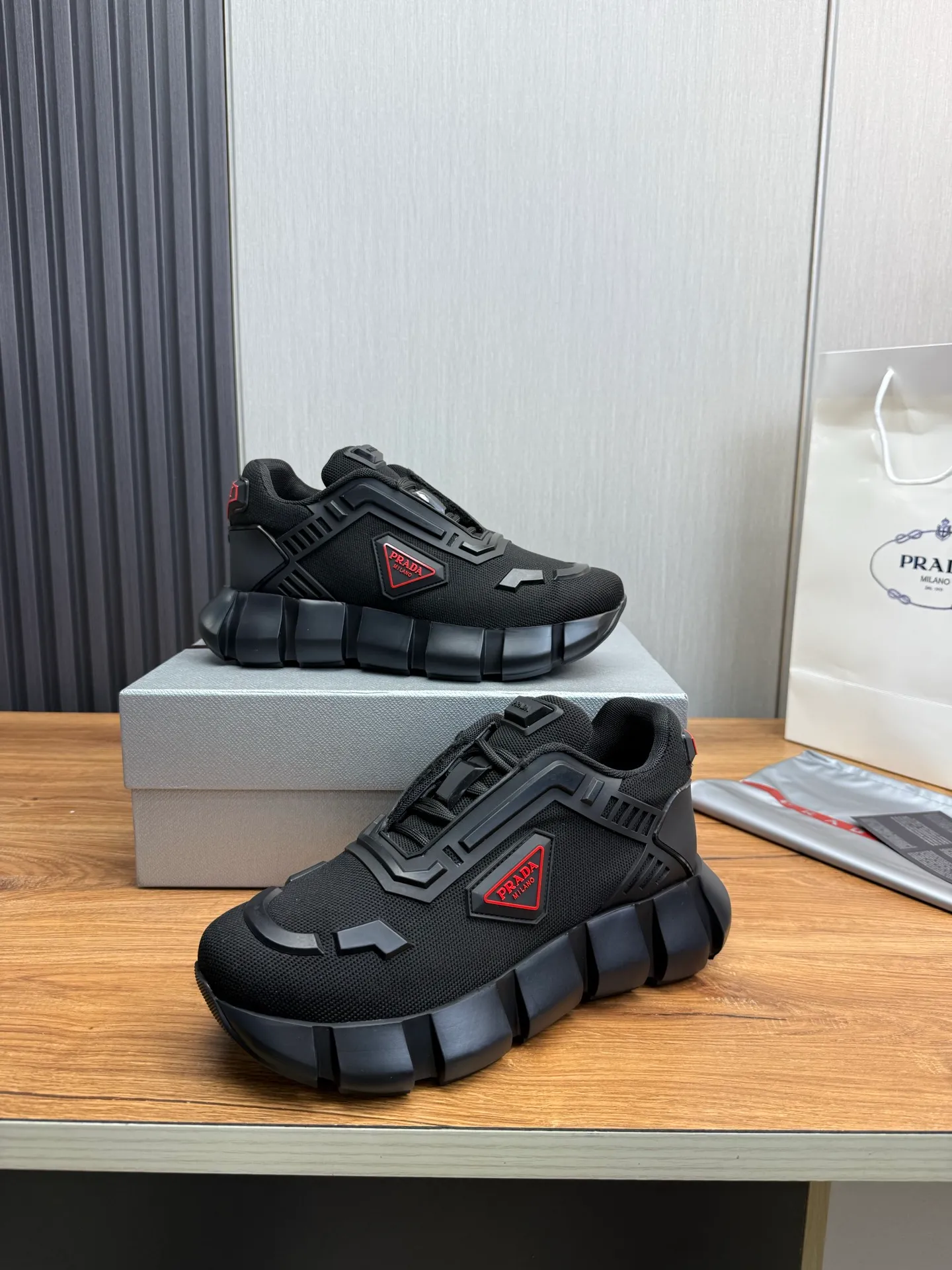 Factory price 580💰 [PRADA] Men's shoes are popular in the counter, official website is synchronized, 1 high-quality shipment ✔️Original mesh + cowhide lining, 1🆚1 replica, original bottom, 38-45 (45 customized, non-refundable)